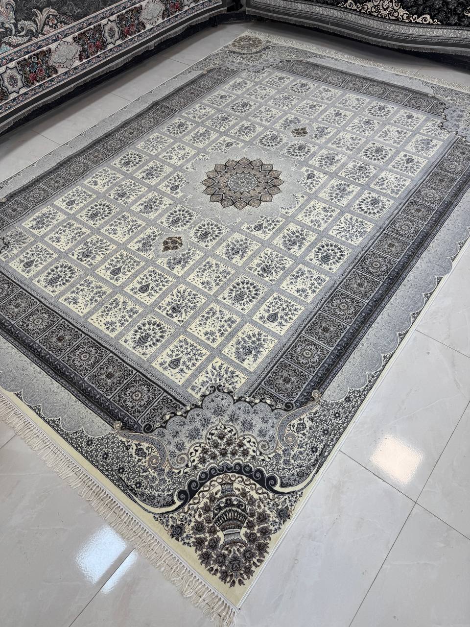 فرش 700 شانه طرح مانلی